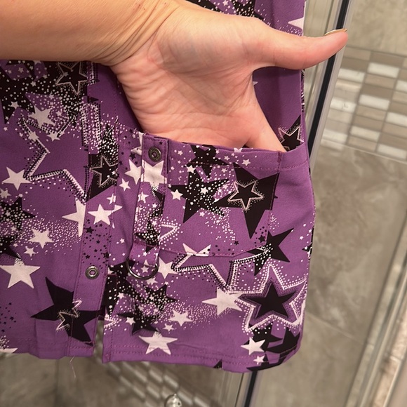 Dickies nursing Scrub top. Size small - Picture 3 of 4